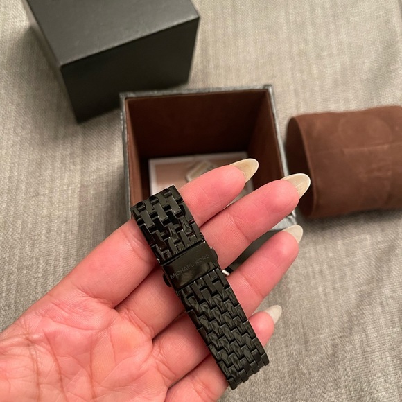 Michael Kors watch - Picture 2 of 3